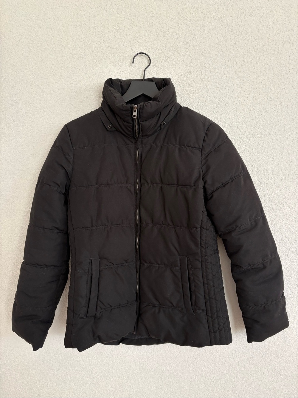 Old Navy Women’s Black Quilted Puffer Jacket - Small